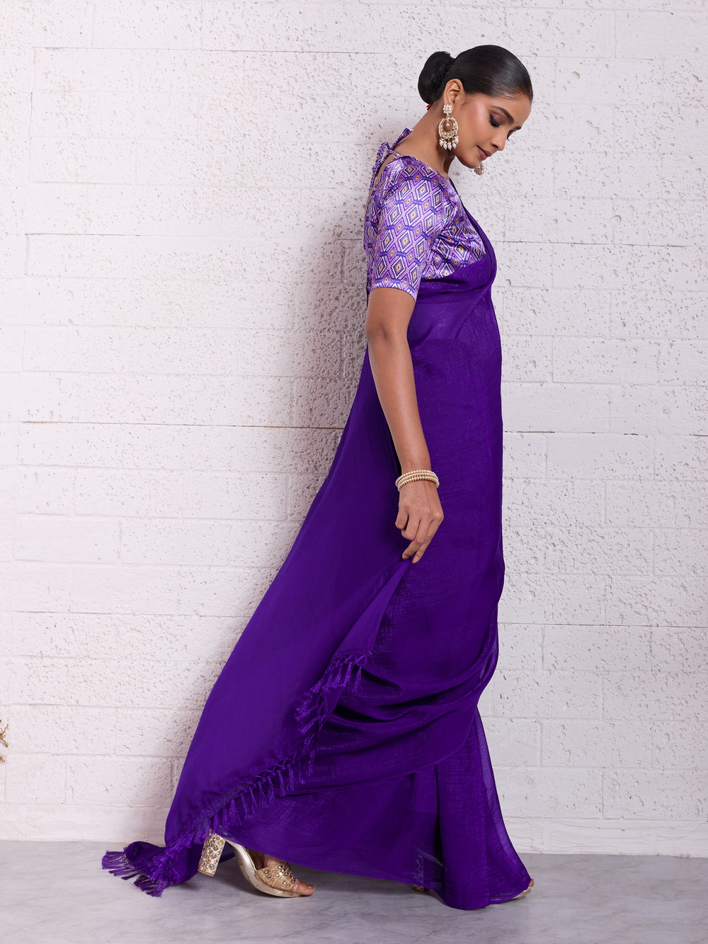 Elegant Pure Crunchy Fabric Saree with Tassels Pallu & Satin Digital Print Blouse - Image 2