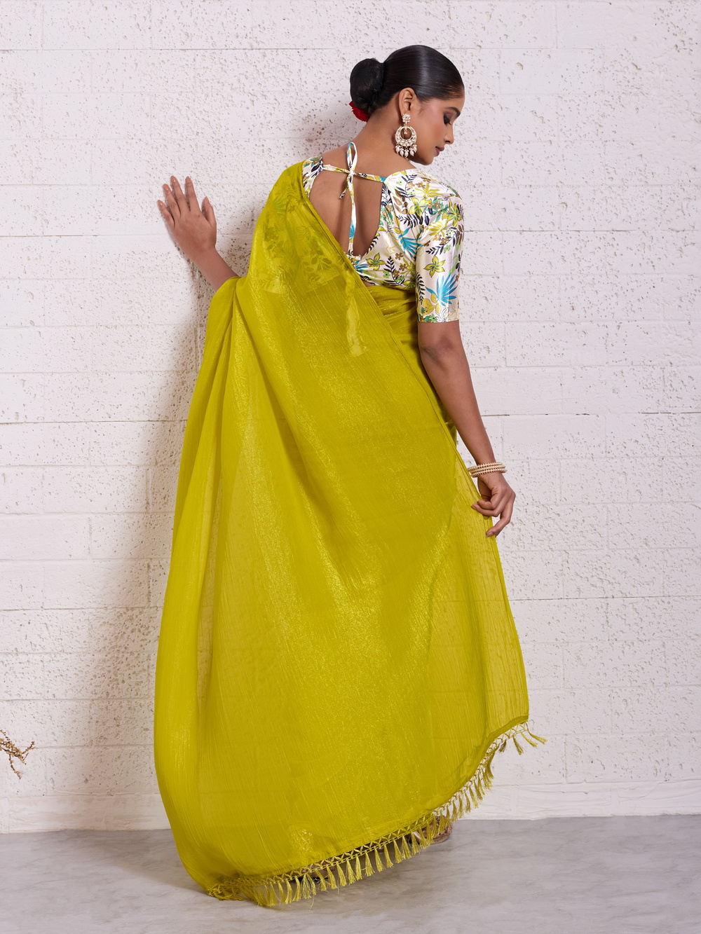 Stylish Pure Crunchy Fabric Saree with Tassels Pallu & Blouse - Image 2